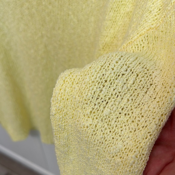 Forever 21 Yellow V-Neck Sweater. Size S. - Picture 4 of 5